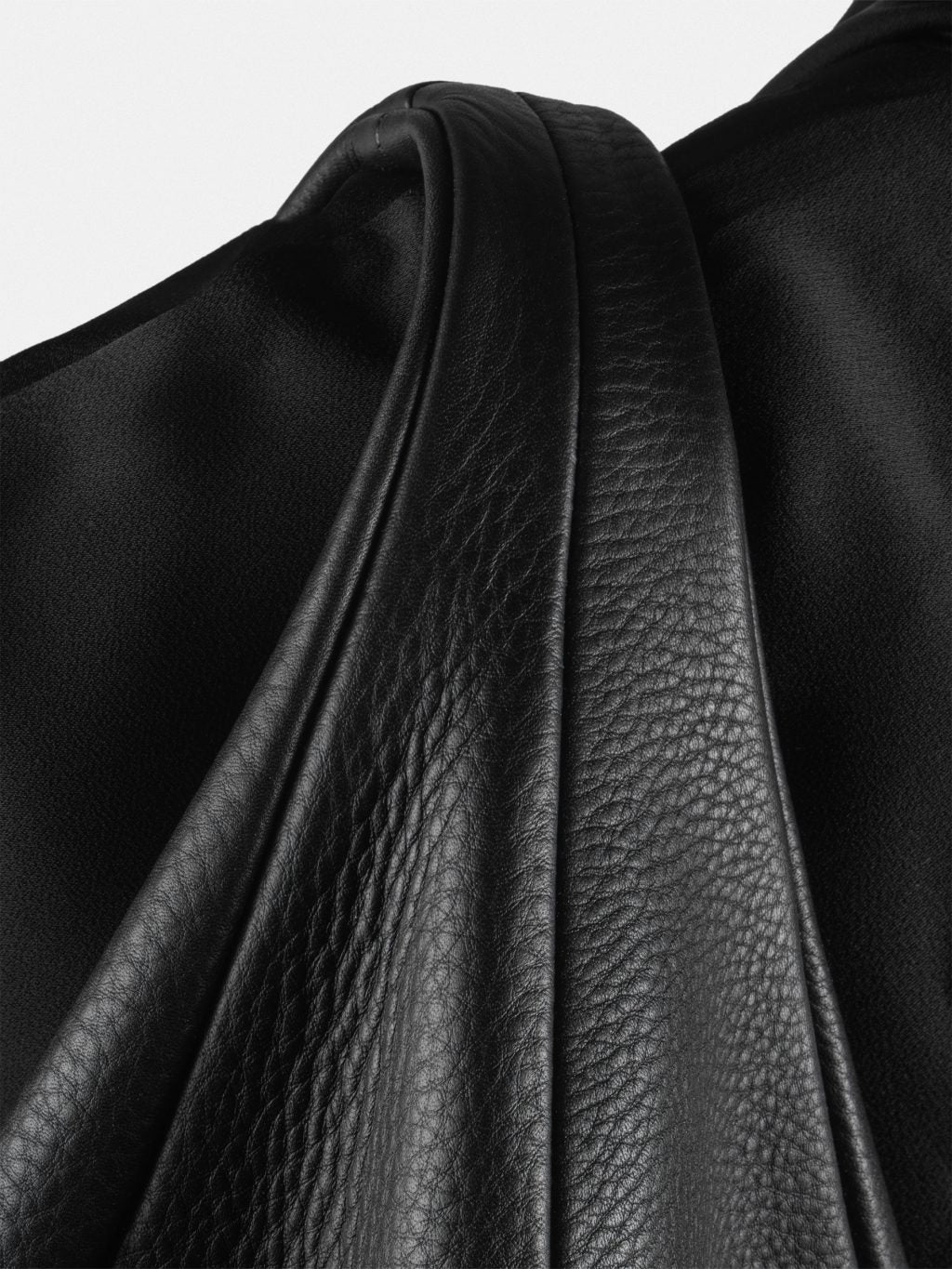 VAULT - Onyx